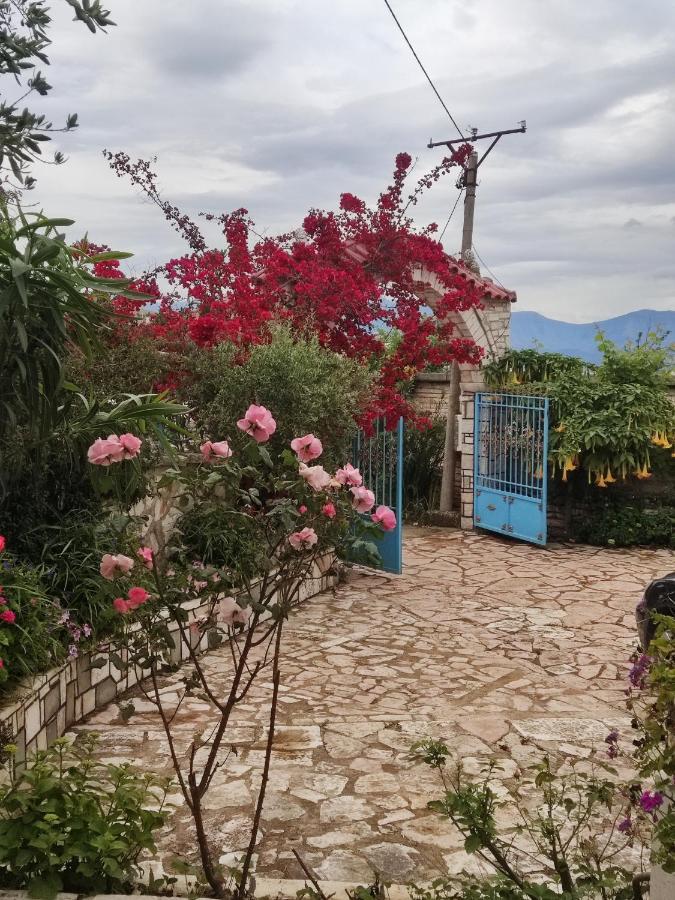 Villa Lefter Sarandë Exteriör bild